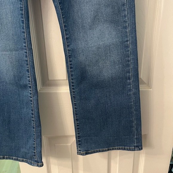 Womens Levi's Blue Boot Cut Jeans Classic Style - Picture 4 of 8